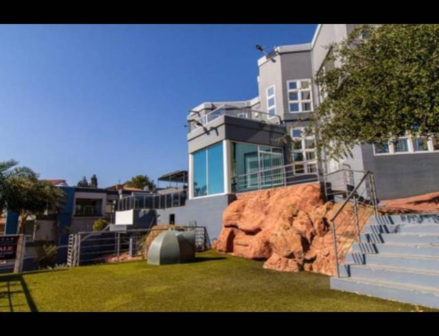 6 BEDROOM HOUSE FOR SALE IN BASSONIA